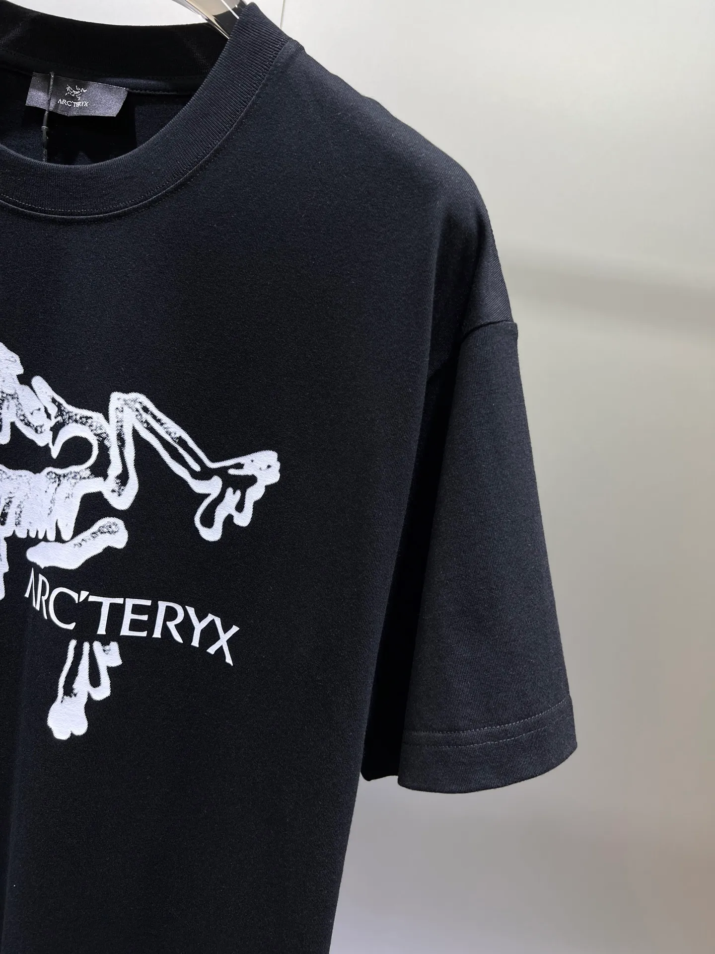 arcteryx🌟New Arrival T T Hot Sale 99 🐎🐎Size：S-XXL Black White 2 （Size ） Size S 110 54 69 21 M 114 56 71 22 L 118 58 73 22 XL 122 60 75 23 2XL 126 62 77 23